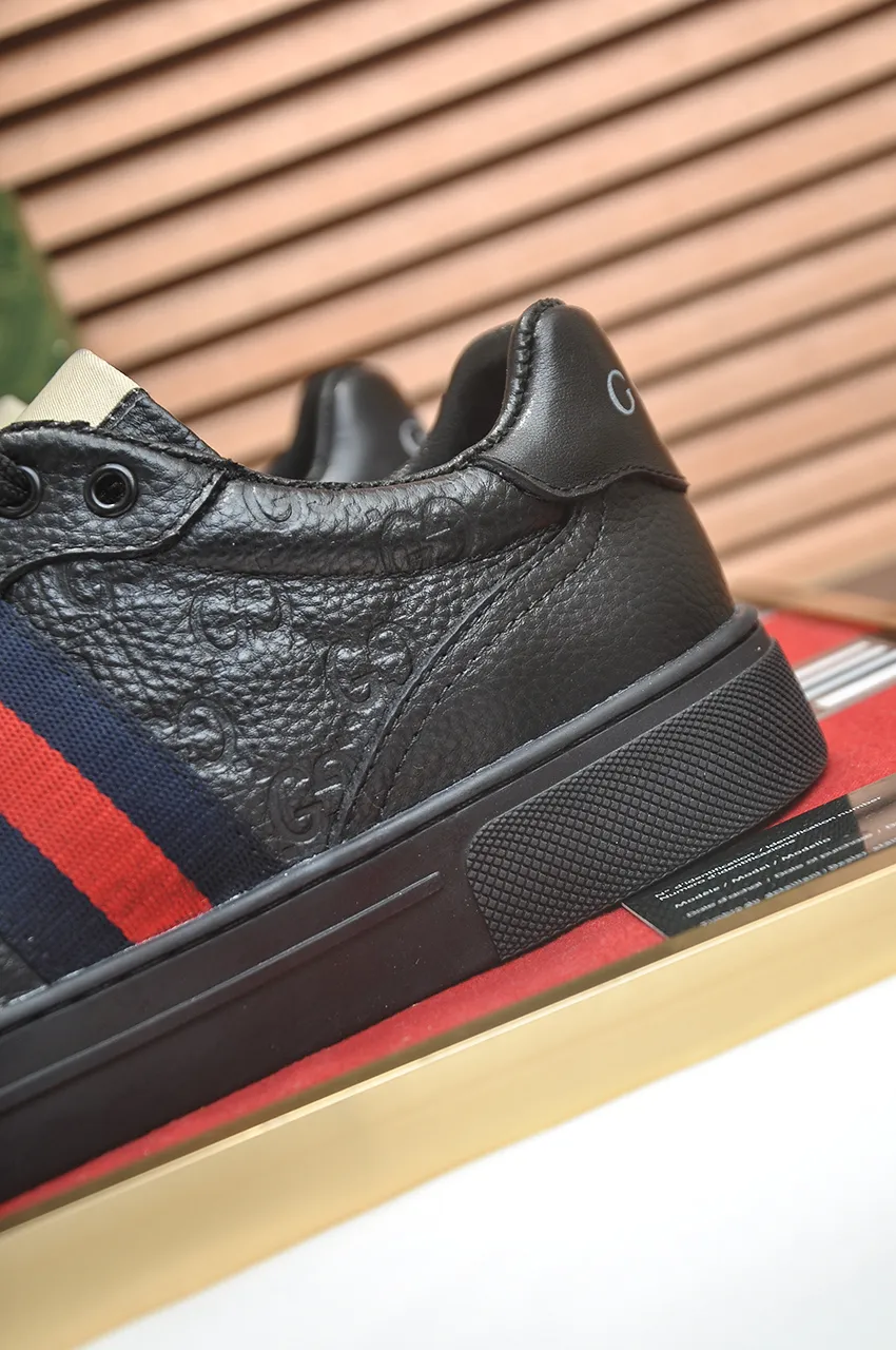 Men's shoes 💰480💶【GUCCI】1:1 men's sports shoes from the official website are now on the market. They are made of original silk cowhide + first-layer sheepskin lining, plus the original 1:1 comfortable outsole from the official website. Fashionable and versatile, super comfortable and breathable! Available in 2 colors: black, standard shoe size 38/45 (custom-made size 45 is non-refundable)